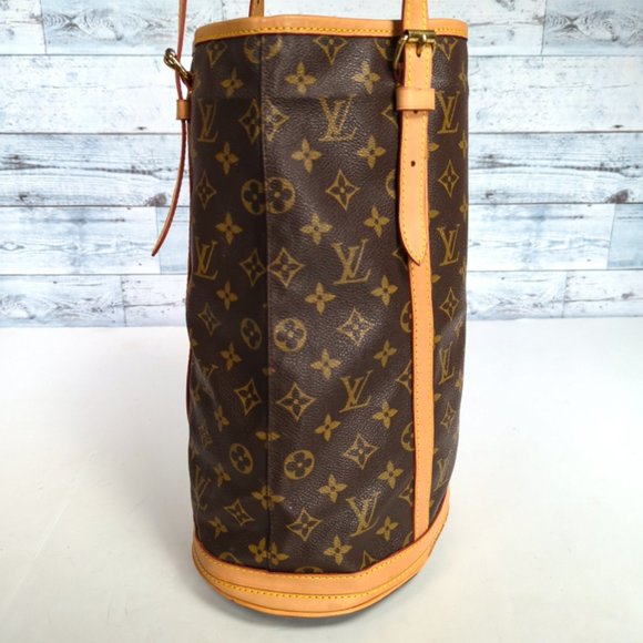 LOUIS VUITTON Bucket GM (Large) Monogram Canvas - Picture 3 of 17